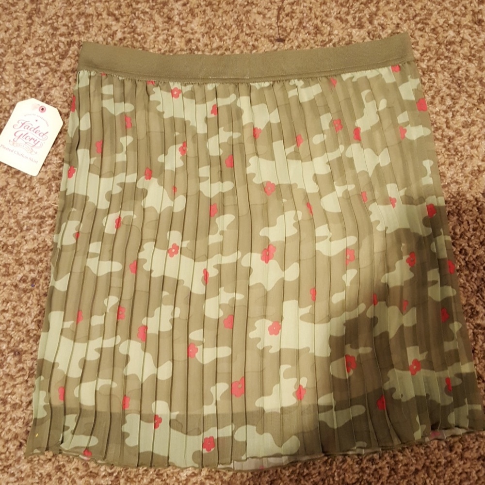 Camo print mid thigh skirt